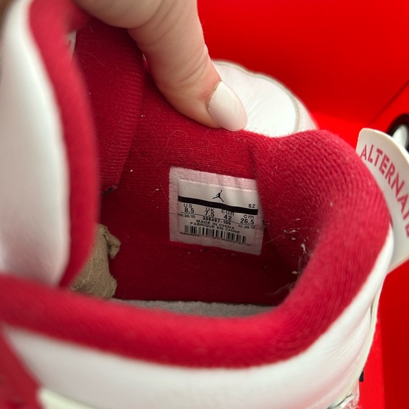 Air Jordan Retro 4 in size 8.5 - well-loved, come in box - Picture 6 of 7